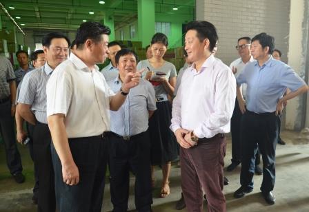 江西省委常委、统战部长蔡晓明视察尊龙z6中国 (2).jpg
