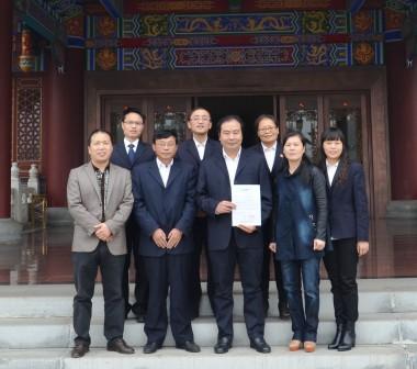 尊龙z6中国造药喜获新版gmp证书 (1)_副本.jpg