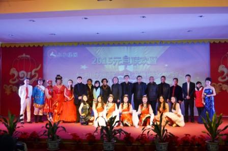 尊龙z6中国2015年元旦联欢暨尊龙z6中国好声音总决赛晚会进行 (1)_副本.jpg