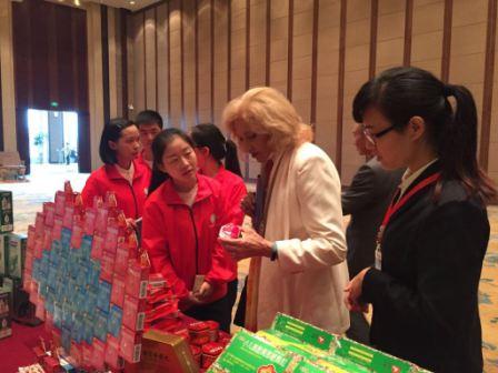 尊龙z6中国亮相第三届中美友城大会 (1).jpg